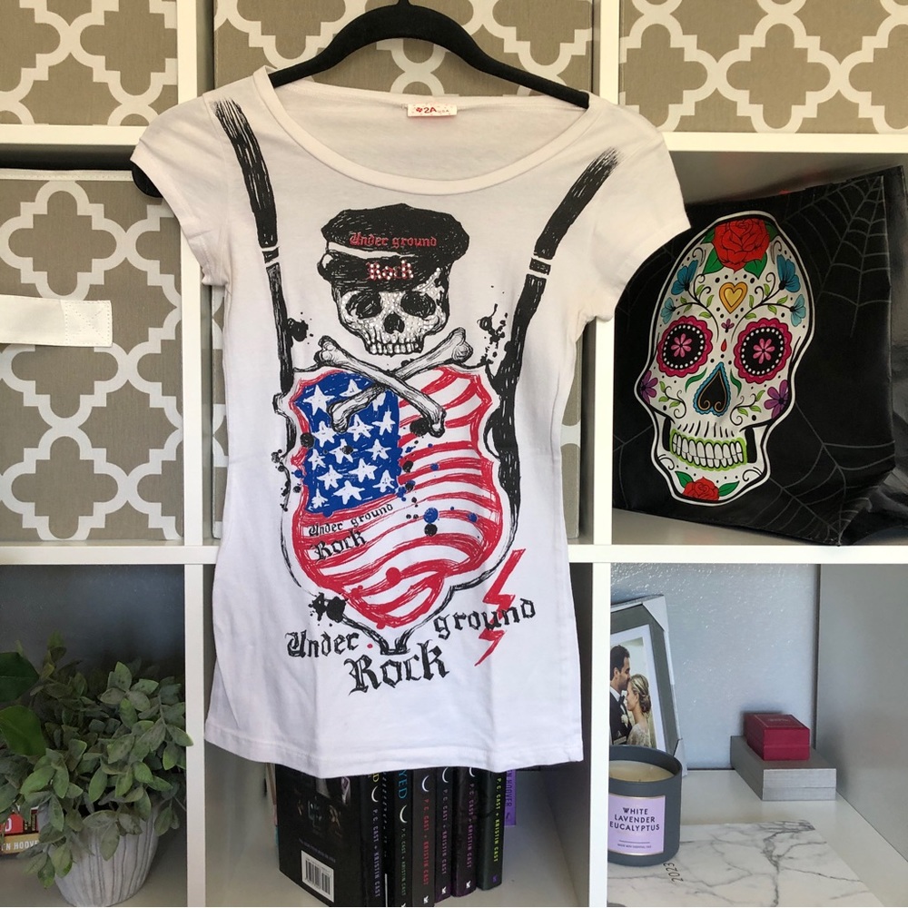Skull design woman’s size small petite bundle set of 4. - Picture 6 of 11